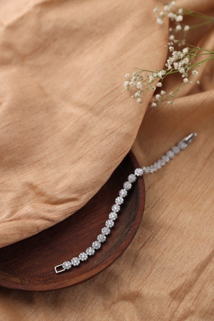 Single Line Bracelet