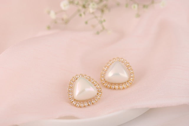 Pearl Stud Earrings (Triangle)