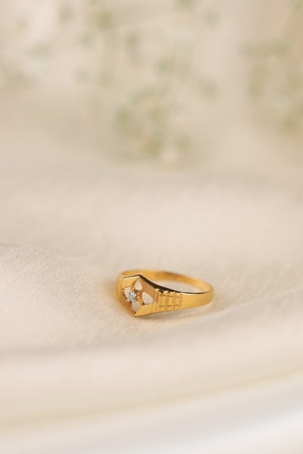 Minimal Diamond Ring